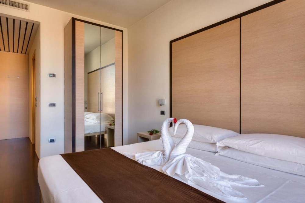 Room image 3